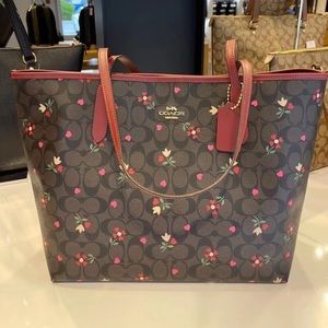 City Tote In Signature Canvas With Heart Petal Print